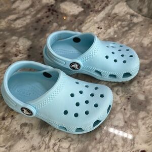CROCS - toddler size C7 color: Arctic